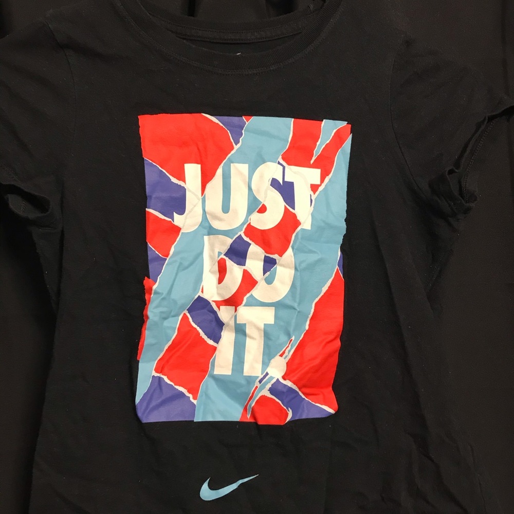 Nike women’s workout shirt (crop top)🏃🏼‍♀️